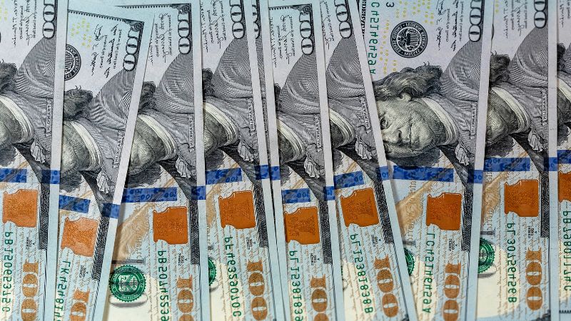 Assistance in Strategic Decision Making for Cash Flow